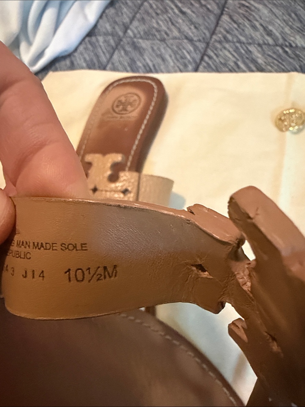 Tory Burch Tan Leather Logo Thong Sandals Size 10.5 w/ dust bag - Picture 7 of 7
